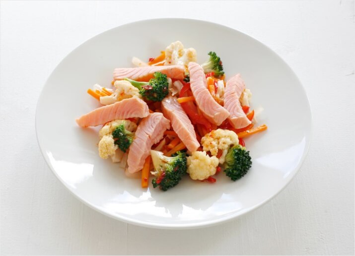 سالمون بخارپز با سبزیجات